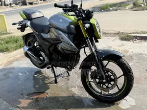 সুজুকি জিক্সার ২০২৫ সিলভার