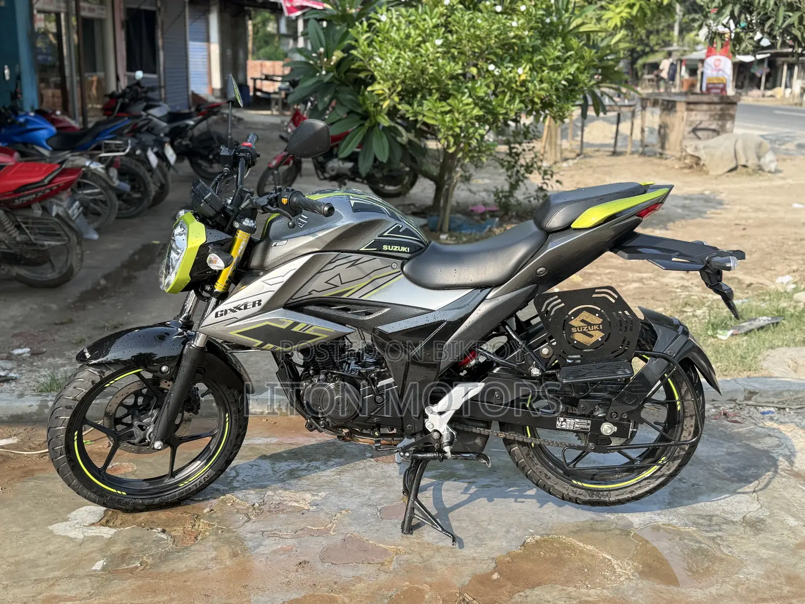 সুজুকি জিক্সার ২০২৫ সিলভার