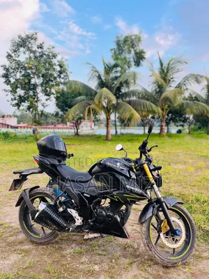 সুজুকি জিক্সার ২০২৪ কালো