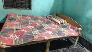 ইমারজেন্সি একটি চৌকি খাট বিক্রি করা হবে, ৫' ফিট /৭' ফিট