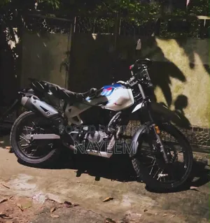 নতুন হিরো এক্সপালস ২০০ ৪ভি ২০২৬ সাদা