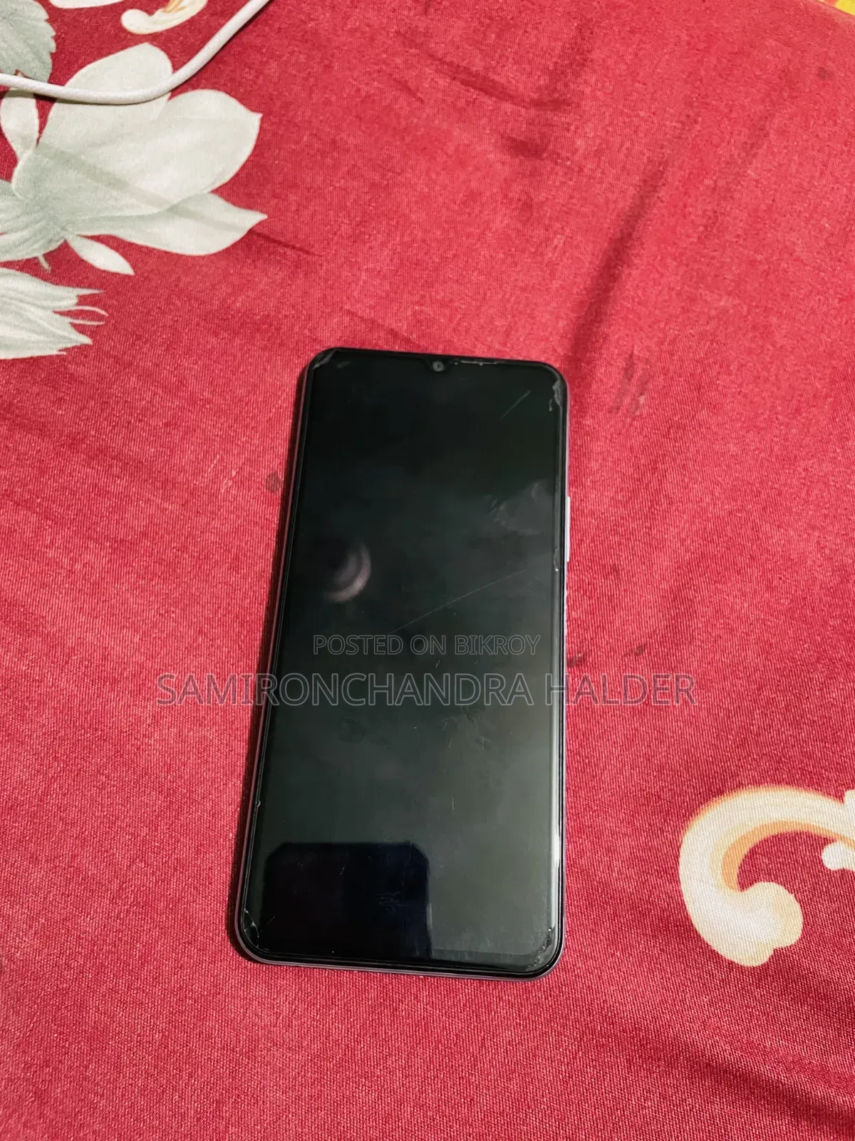 Vivo Y21 64 GB Silver