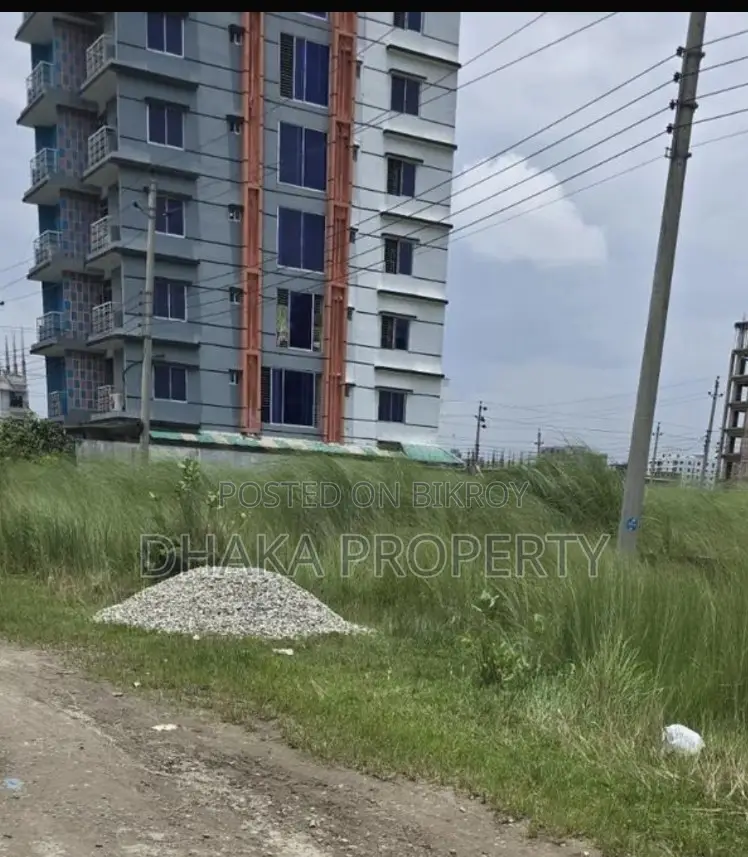300ft Expressway 5 Katha Lake North at Sector-10