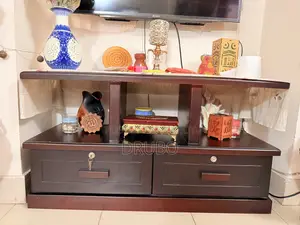 টিভি ক্যাবিনেট