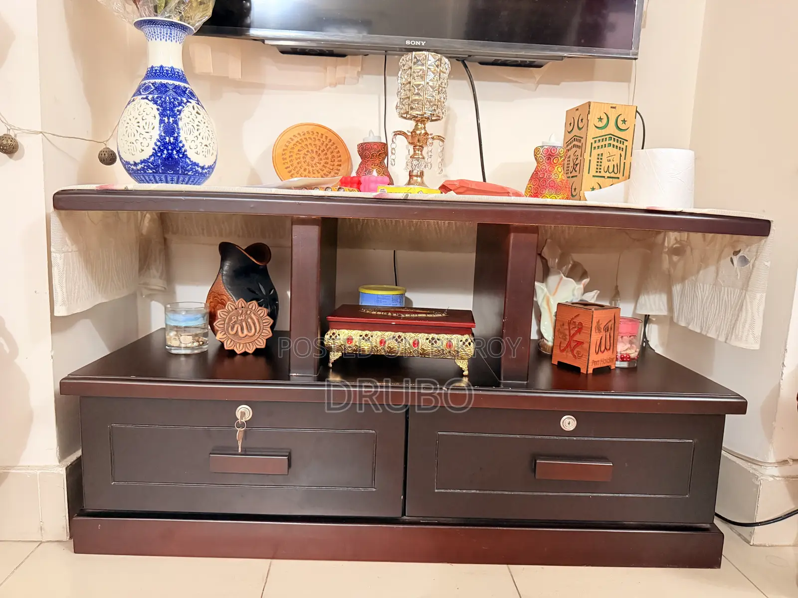 টিভি ক্যাবিনেট