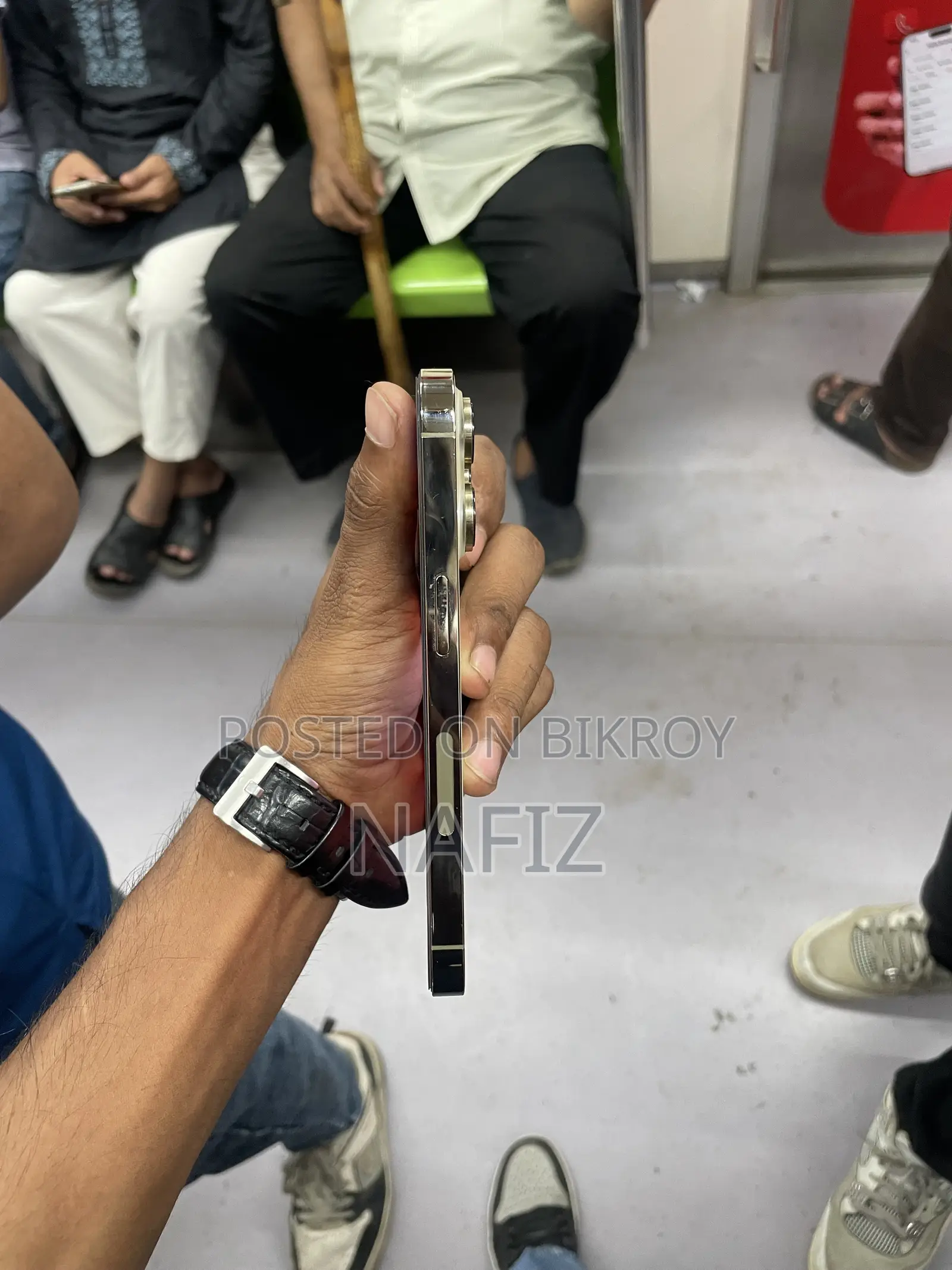 অ্যাপল আইফোন ১৪ প্রো ২৫৬ জিবি গোল্ড