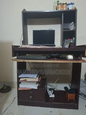 টেবিল চেয়ার