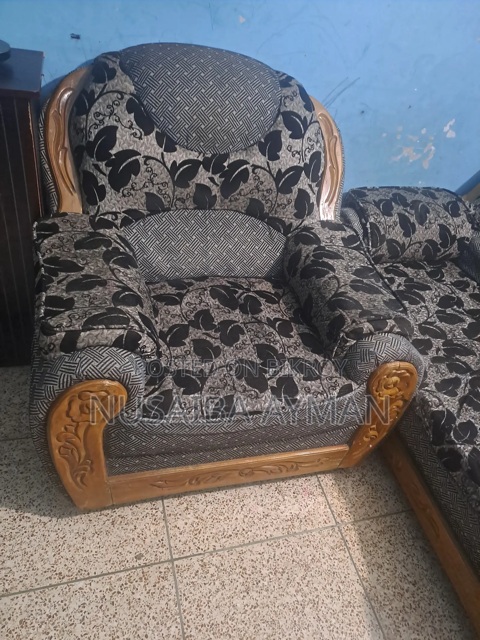 Luxurious Sofa Set