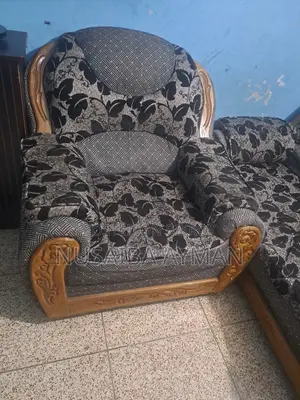 আড়ম্বরপূর্ণ সোফা সেট