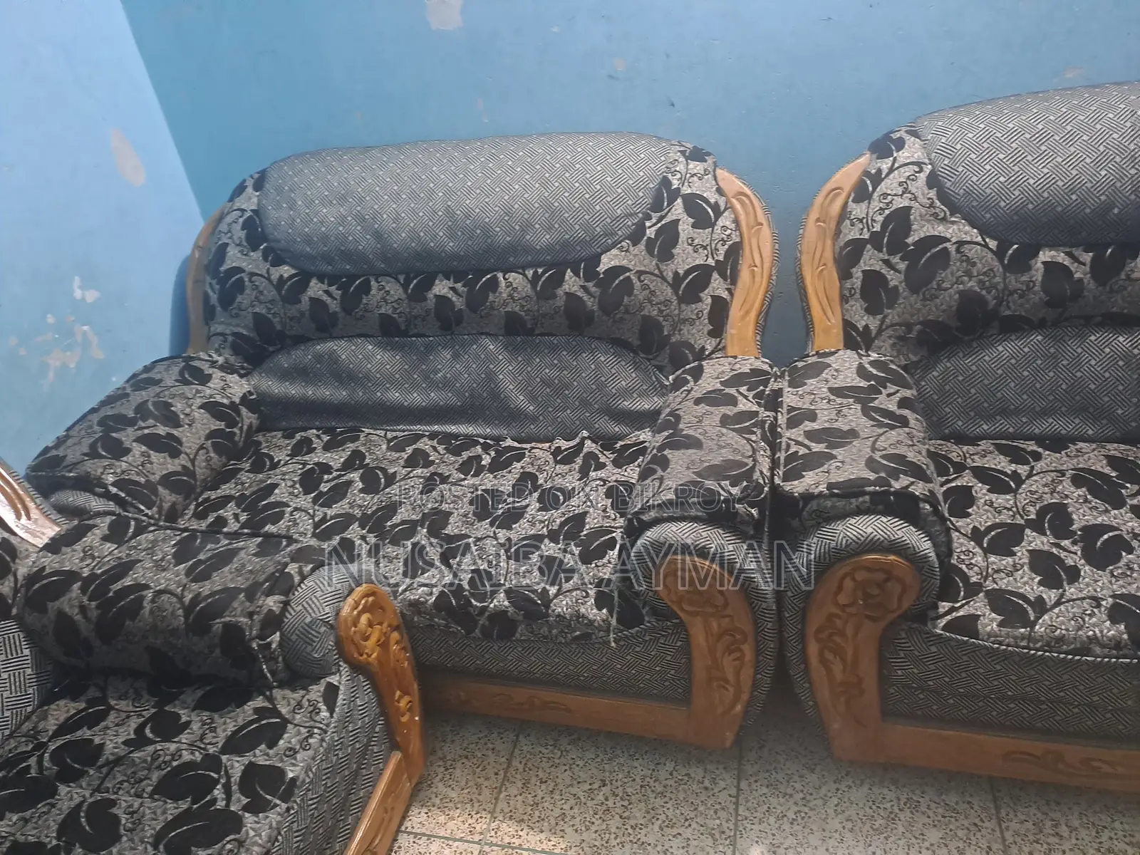 Luxurious Sofa Set