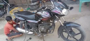 বাজাজ ডিসকভার ১০০ ২০১৬ কালো