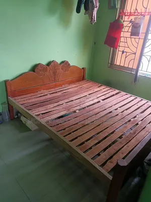 ৬ ফুট বাই ৭ ফুট একটি খাট বিক্রি করা হবে