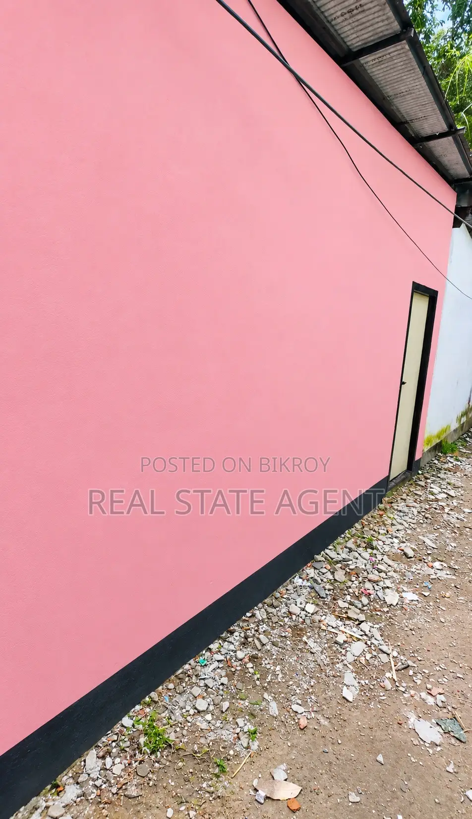 8 Bedroom House in Cornelhat for sale