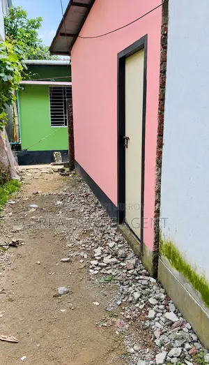 8 Bedroom House in Cornelhat for sale