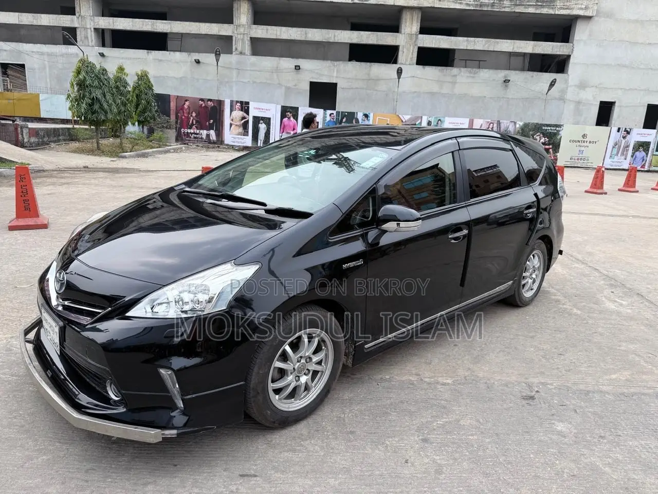 Toyota Prius Five 4-door Hatchback (1.8-liter 4-cylinder gas/electric hybrid CVT)