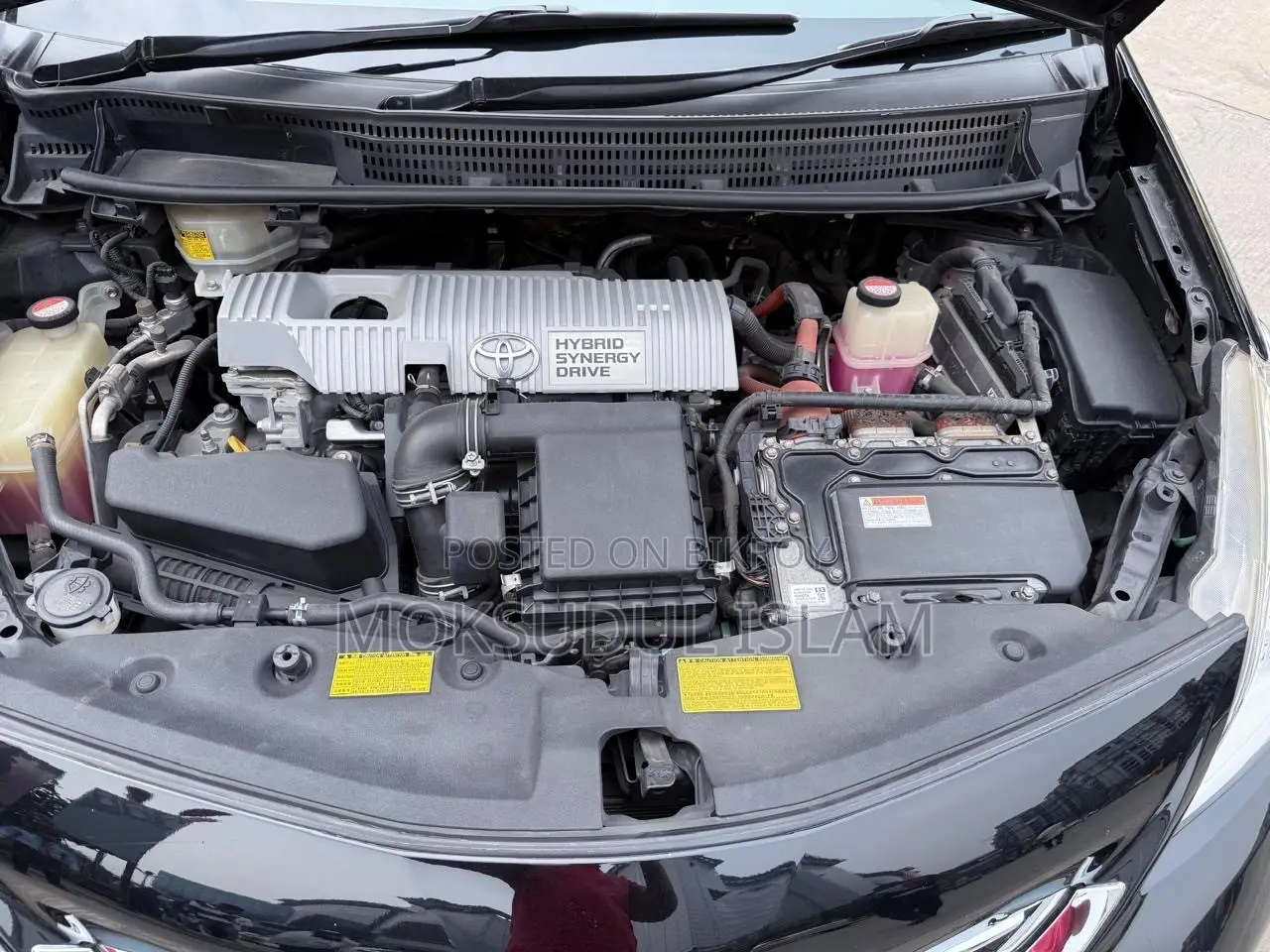 Toyota Prius Five 4-door Hatchback (1.8-liter 4-cylinder gas/electric hybrid CVT)