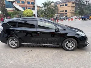 Toyota Prius Five 4-door Hatchback (1.8-liter 4-cylinder gas/electric hybrid CVT)