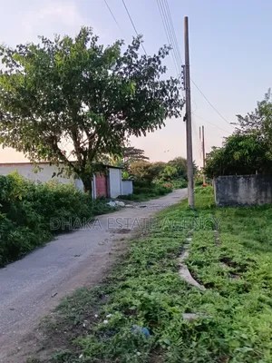 সেক্টর-১৫, দক্ষিণমুখী ৩+৩=৬ কাটা।