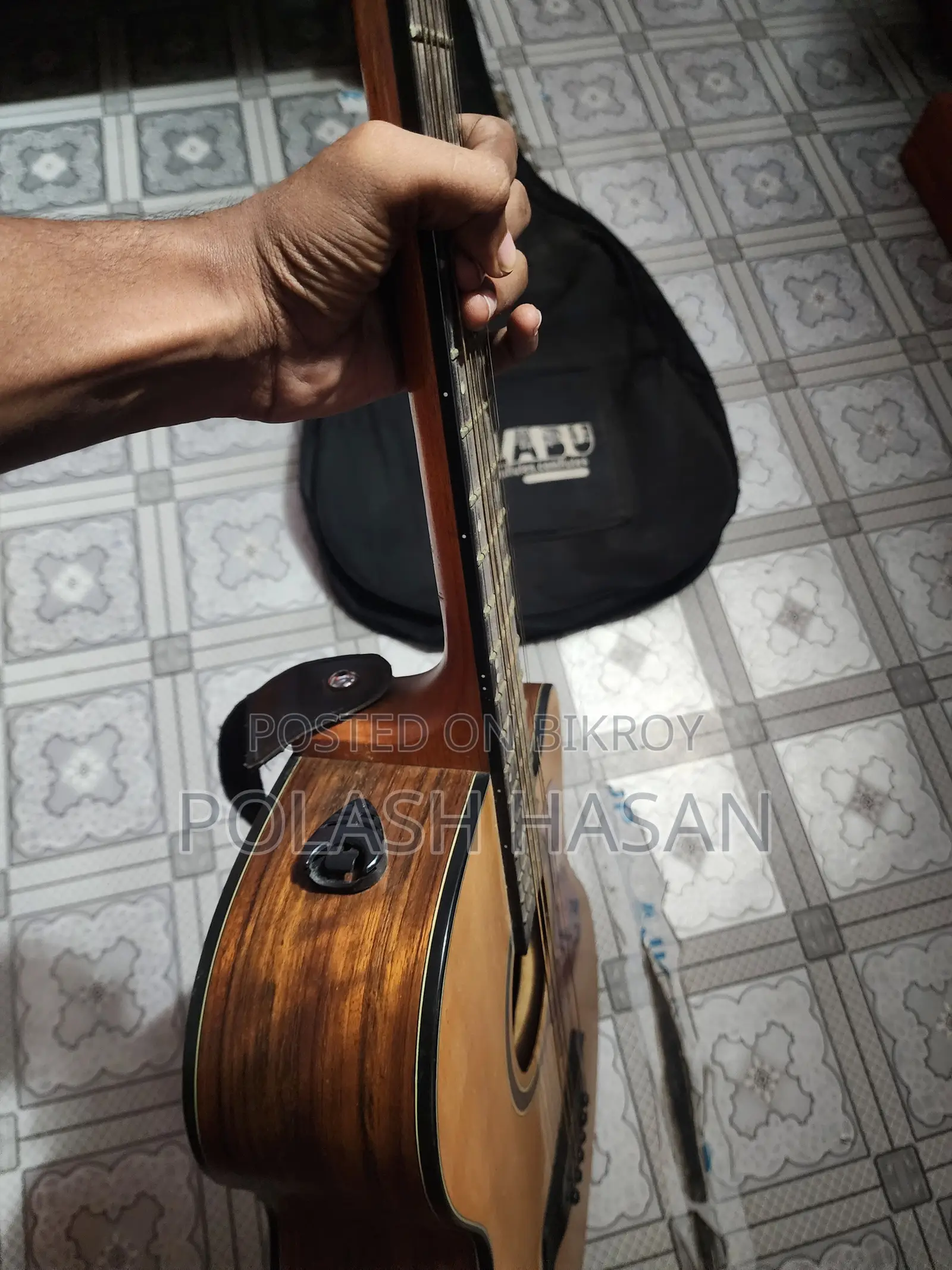 গিটার টেস্টি