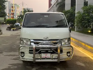 টয়োটা হাইএচ ২০১৯ হোয়াইট