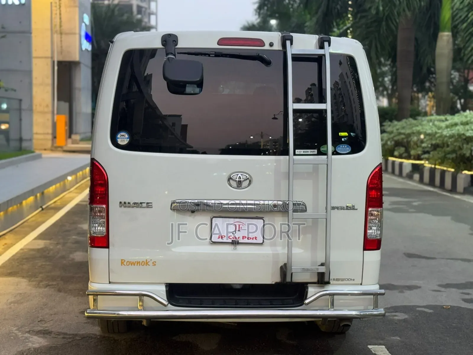 টয়োটা হাইএচ ২০১৯ হোয়াইট