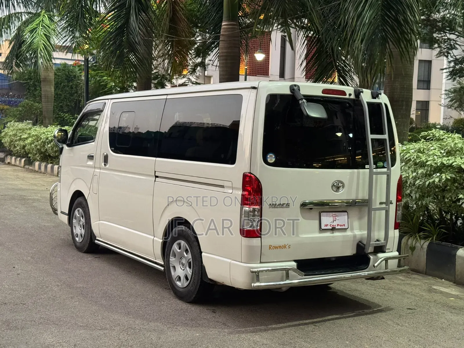 টয়োটা হাইএচ ২০১৯ হোয়াইট