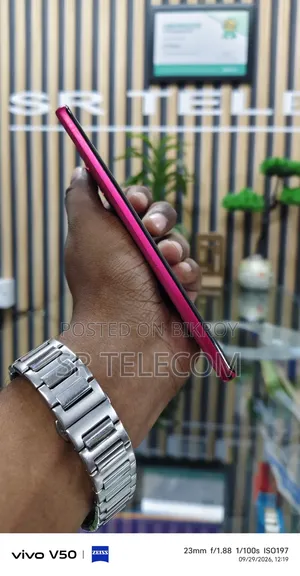 মোটরোলার এজ ৫০ ফিউশন ১২৮ জিবি পিংক