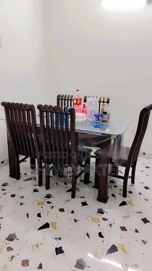 ডাইনিং টেবিল