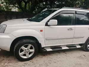 নিসান এক্স-ট্রেইল ২০০৫ পার্ল