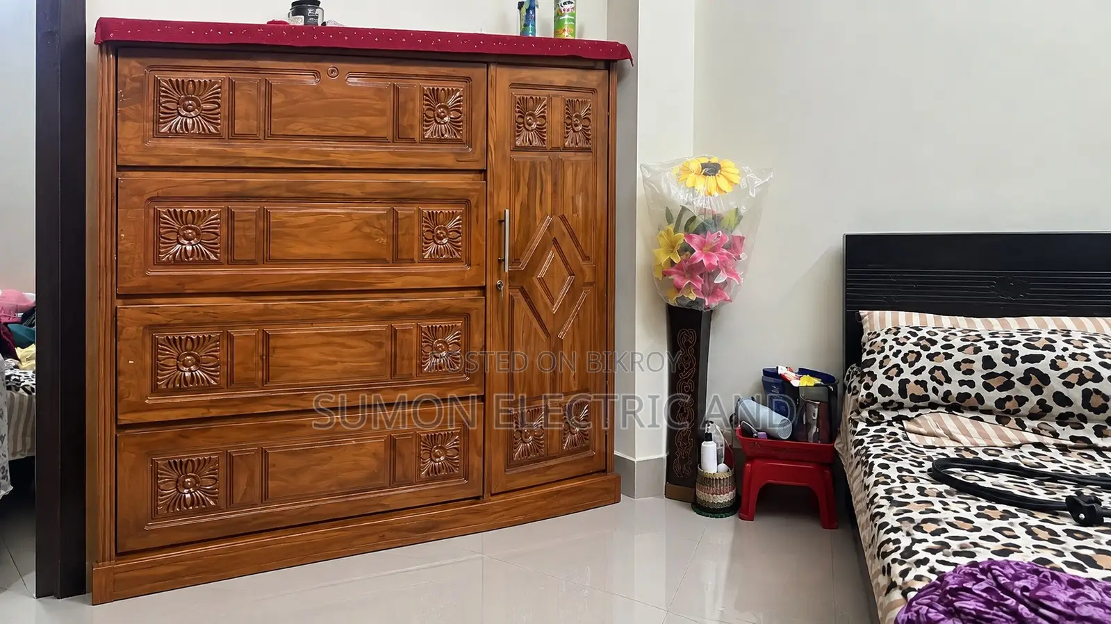 আসবাবপত্র বিক্রি। আপনার কোনো প্রশ্ন থাকলে এই নম্বরে কল করুন