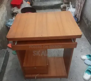 Desktop Computer Table Condition Good