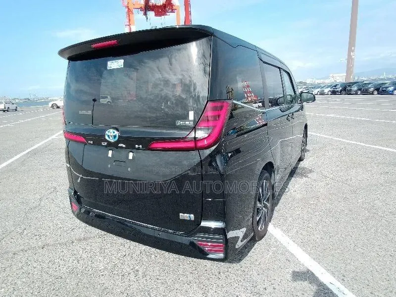 Toyota Noah 2022 Black