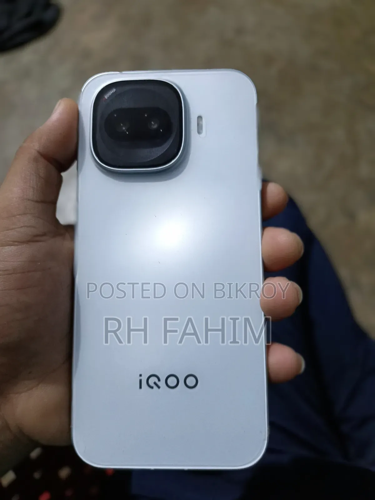 আইকিউও ২৫৬ জিবি সাদা