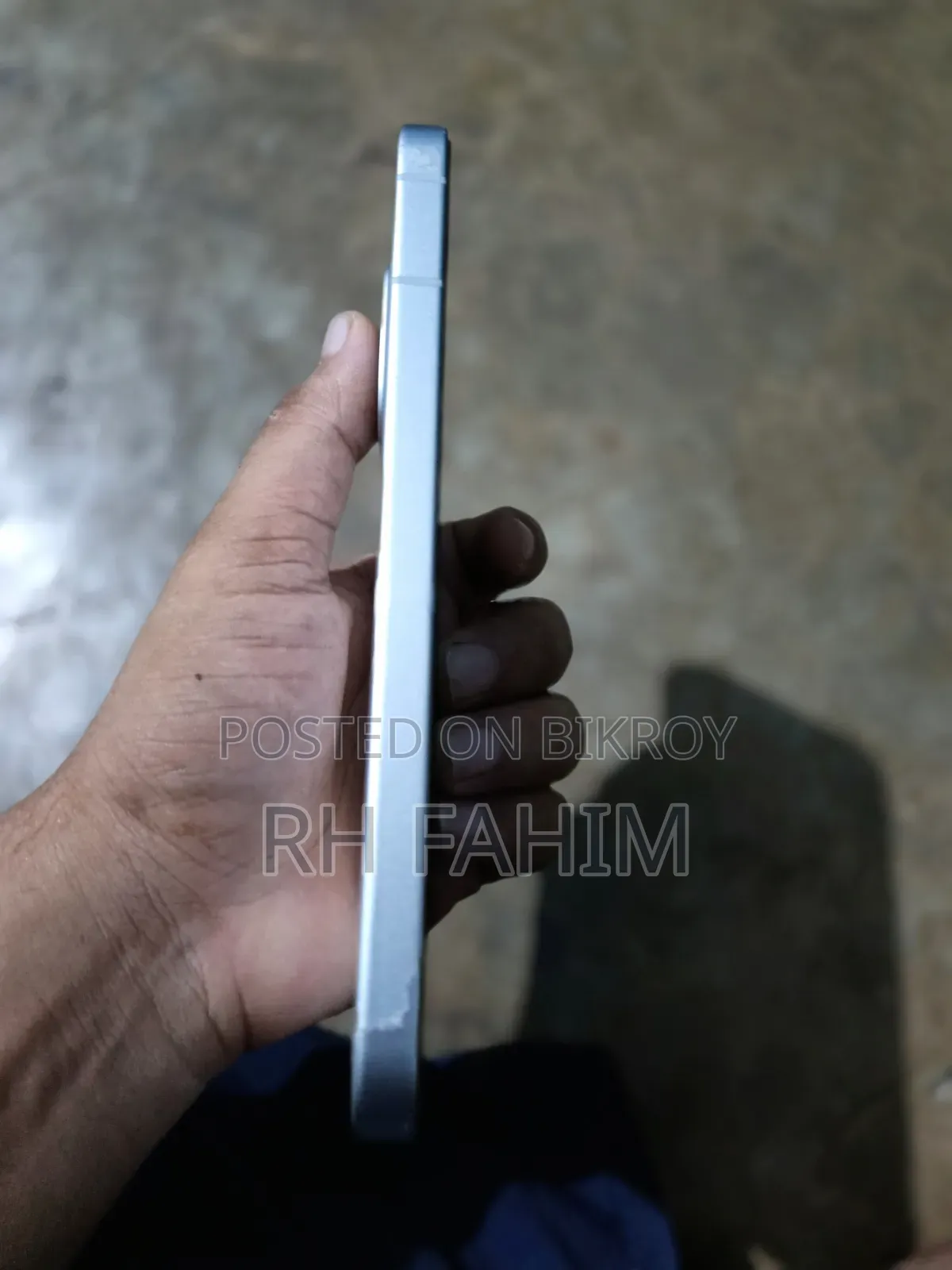 আইকিউও ২৫৬ জিবি সাদা