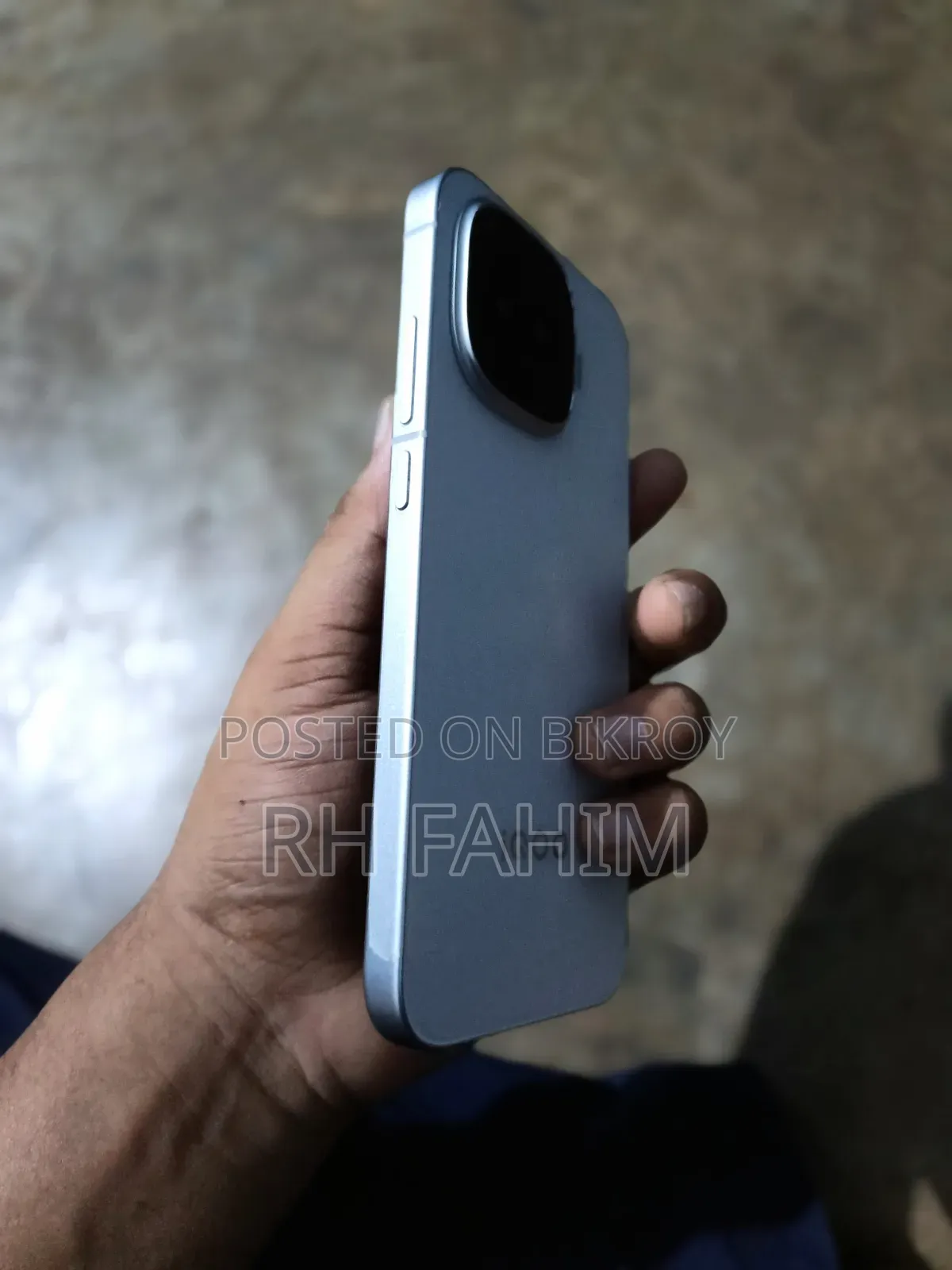 আইকিউও ২৫৬ জিবি সাদা