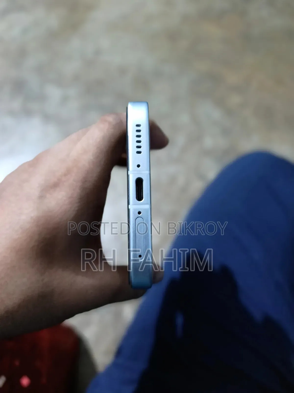 আইকিউও ২৫৬ জিবি সাদা