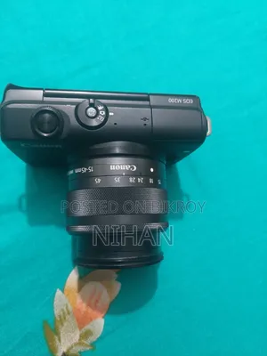 Canon M200