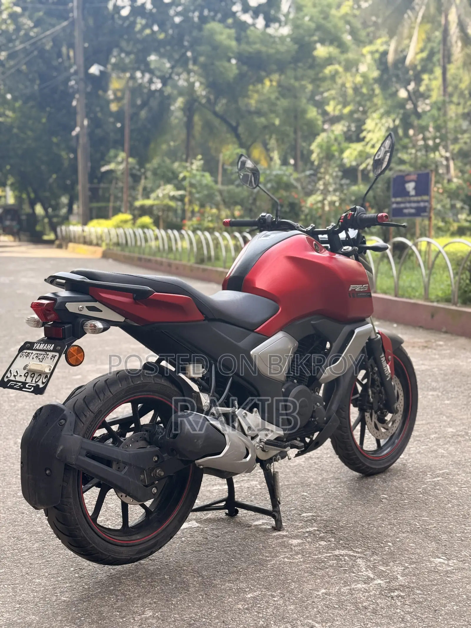 ইয়ামাহা এফজেডএস ভি৩ ২০২২ রেড