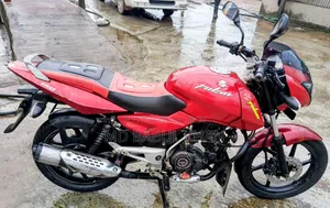 বাজাজ পালসার ১৫০ ২০১১ লাল