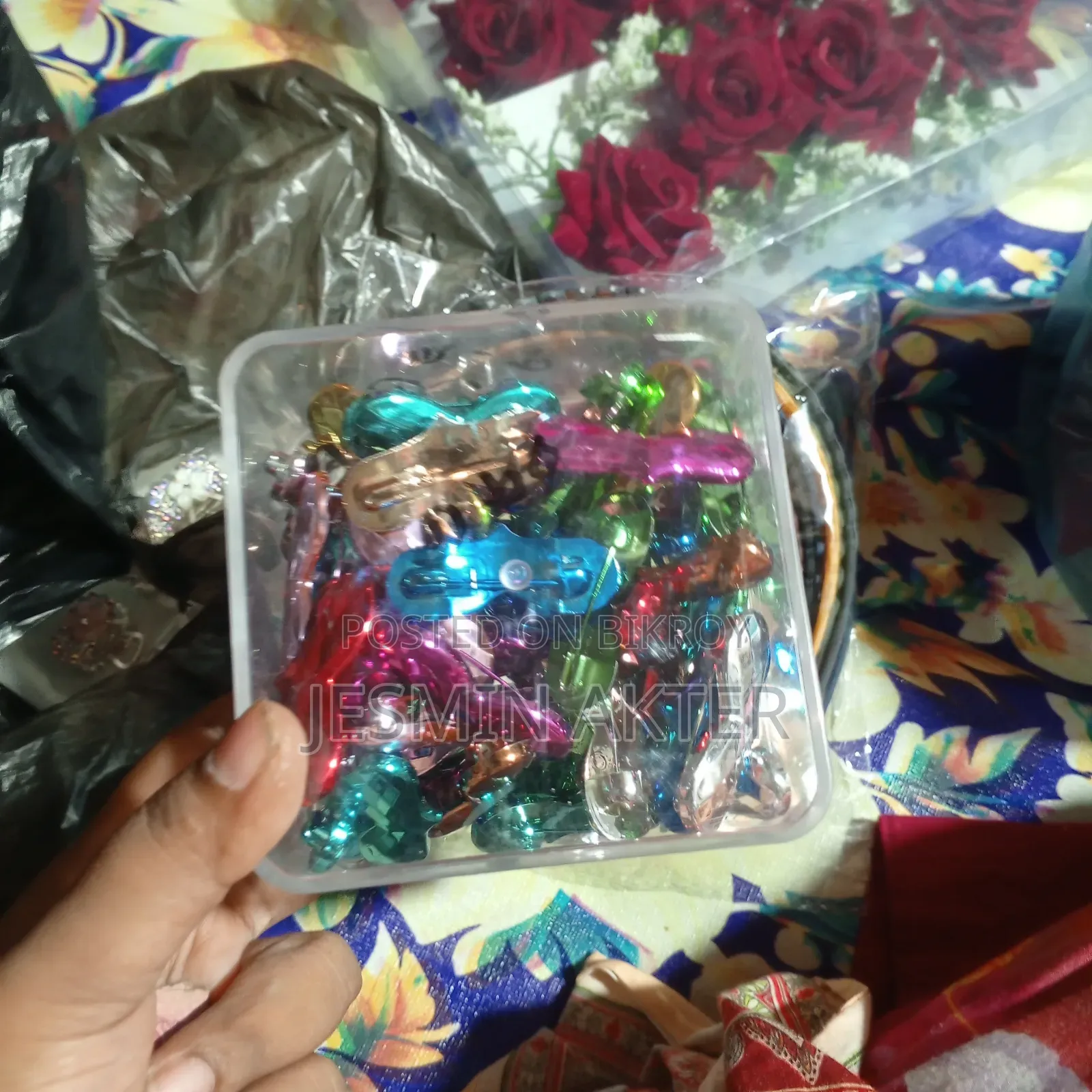 Women's hair clips are available here nicely along with women's clothing