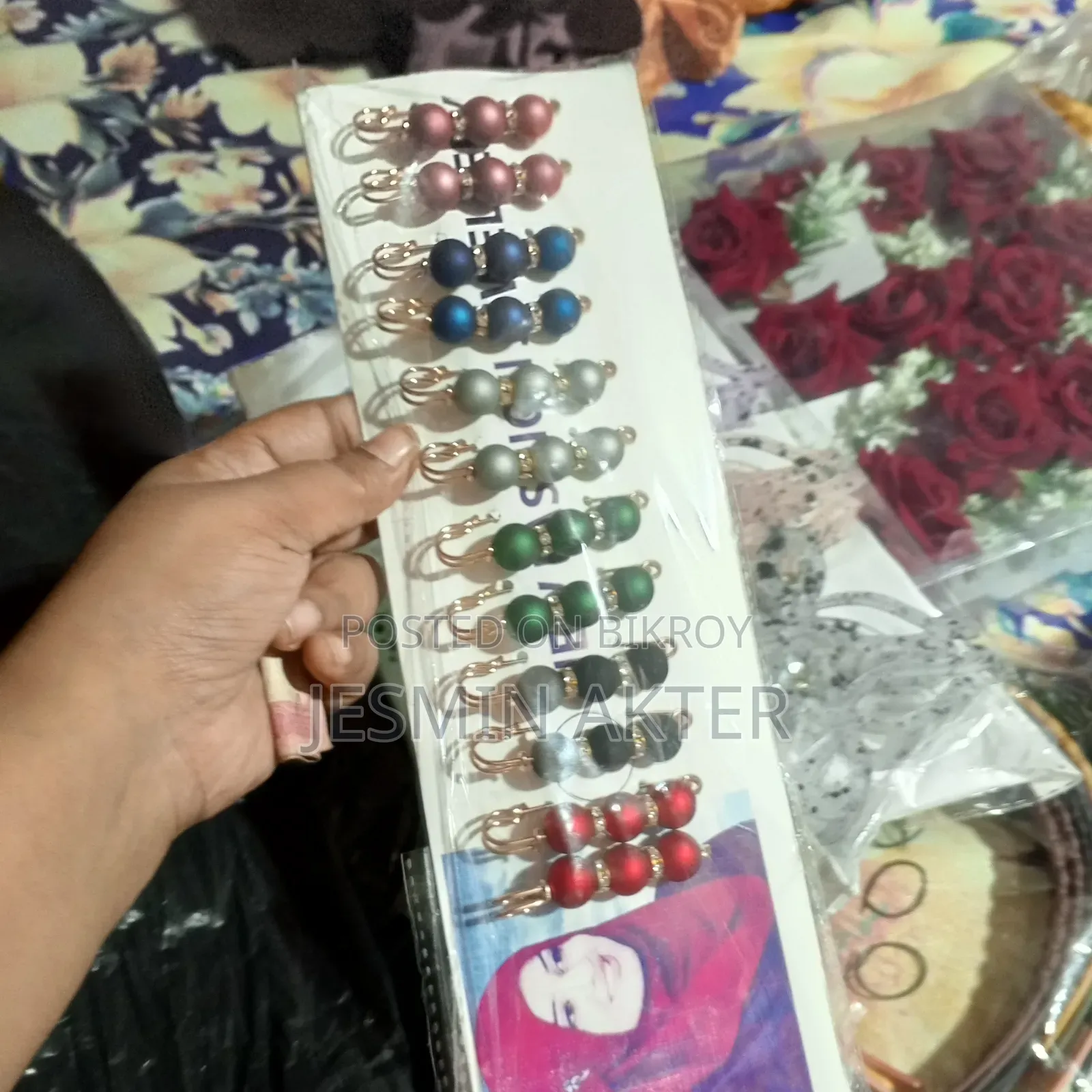 Women's hair clips are available here nicely along with women's clothing