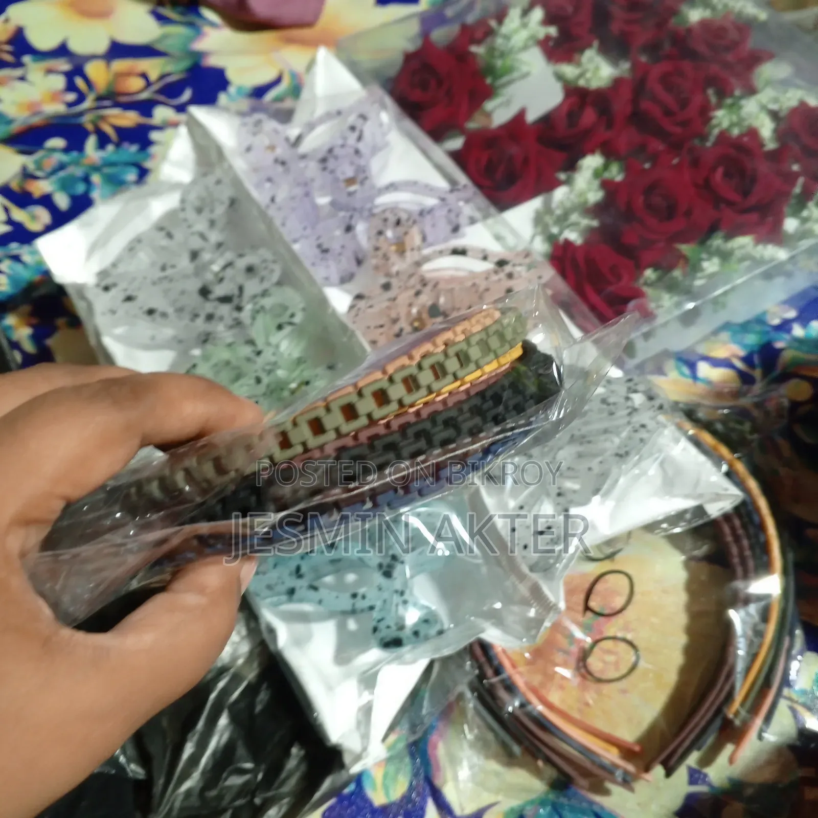 Women's hair clips are available here nicely along with women's clothing