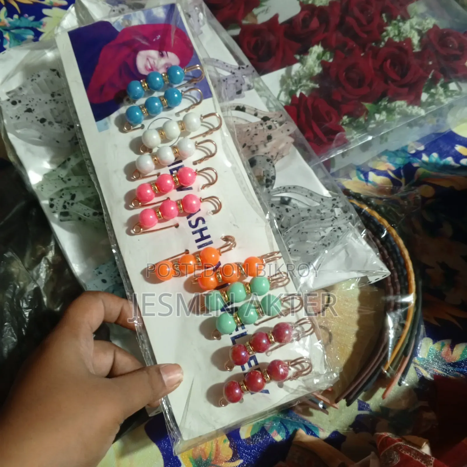 Women's hair clips are available here nicely along with women's clothing
