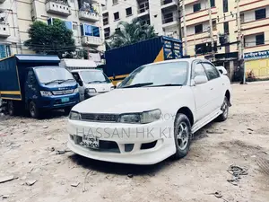 টয়োটা করোল্লা ১৯৯৩ সাদা