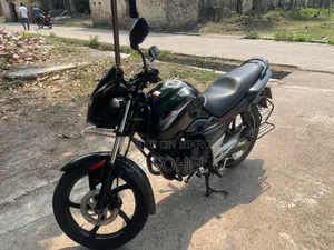 সুজুকি জিএস ২০১৮ কালো