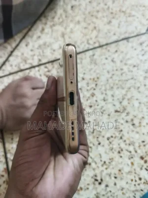 রিয়েলমি ১১ ৫জি ২৫৬ জিবি গোল্ড