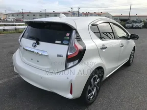 Toyota Aqua 2021 Pearl