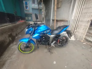 সুজুকি জিক্সার ২০২২ নীল