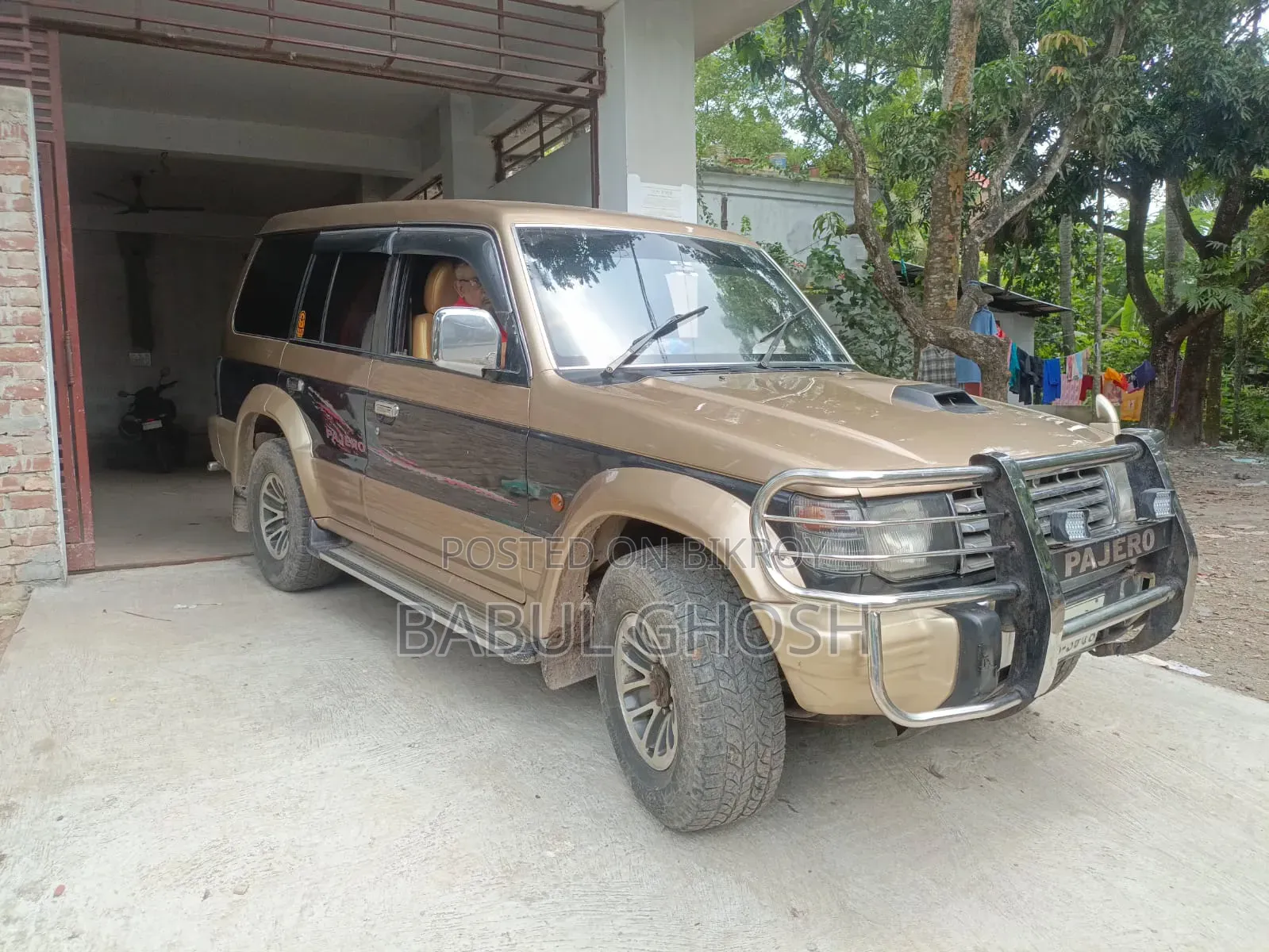 Mitsubishi Pajero 1994 Gold