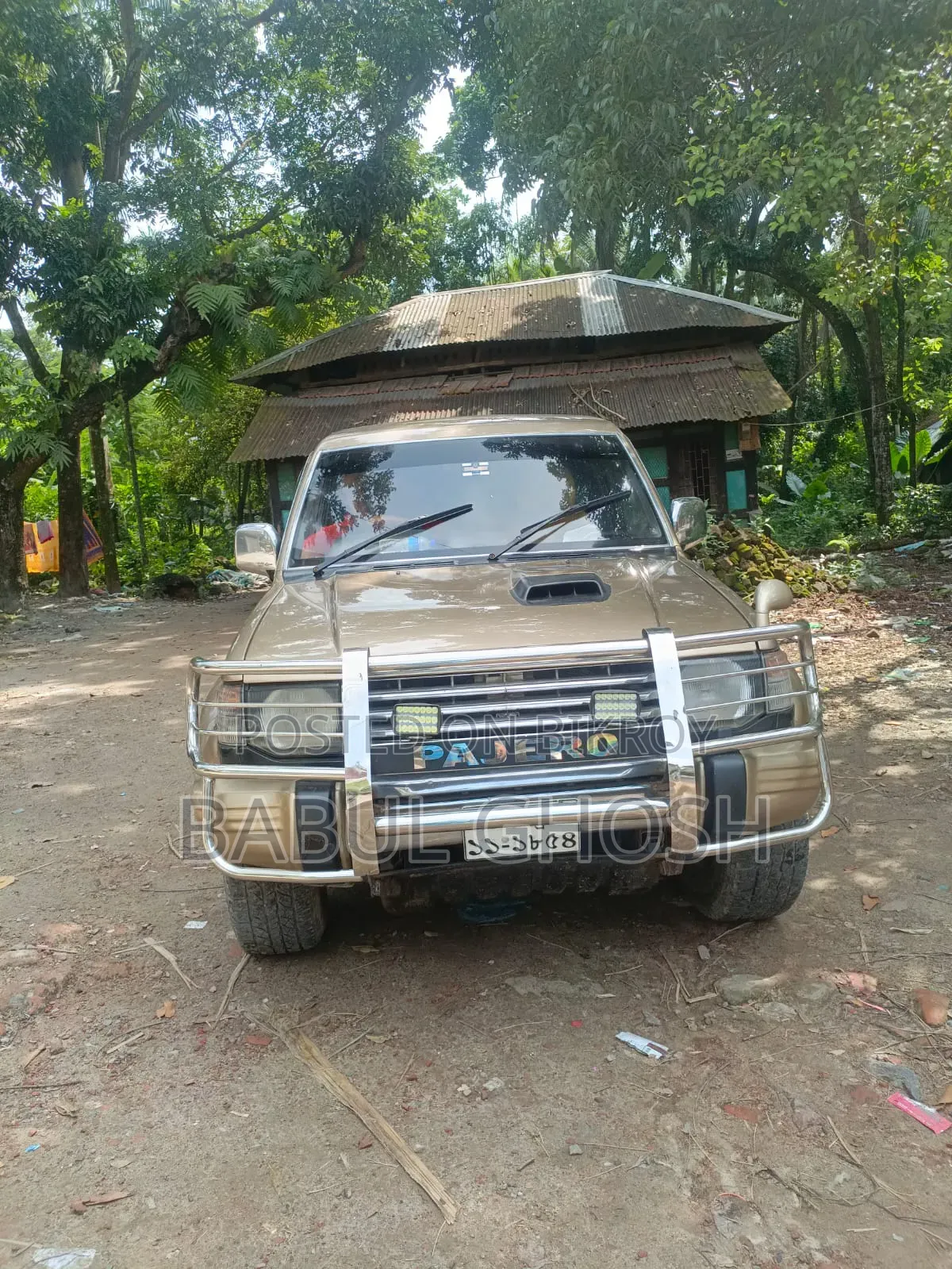 Mitsubishi Pajero 1994 Gold
